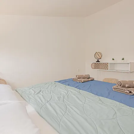 Lovely In With Kitchen Holiday home