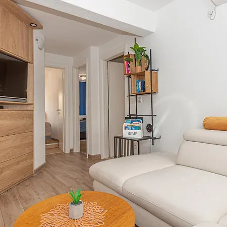Lovely In With Kitchen Сasa de vacaciones Vodice