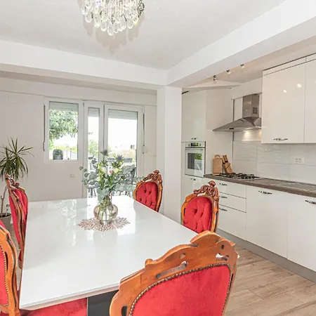 Lovely In With Kitchen *