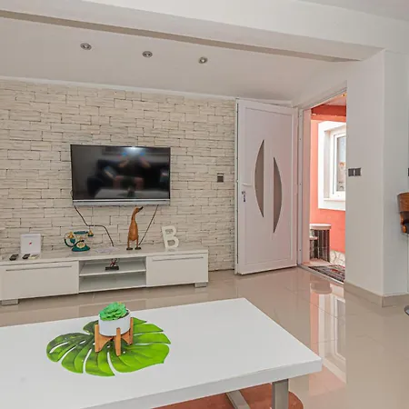 Holiday home Lovely In With Kitchen Vodice
