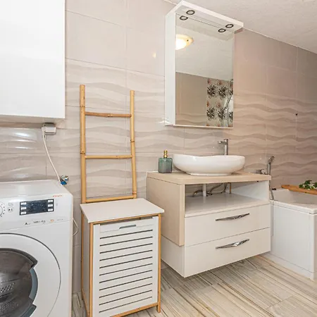 Holiday home Lovely In With Kitchen Vodice